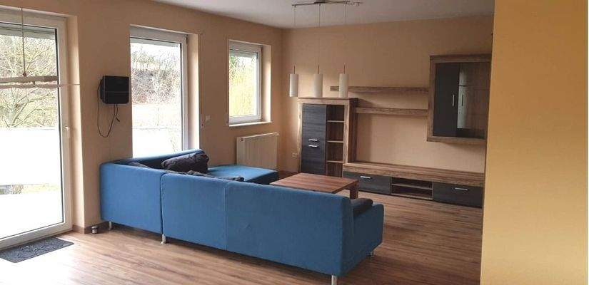 Wohnzimmer mit Zugang Balkon