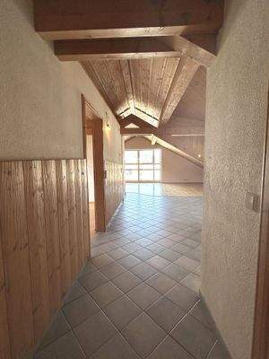 offener, geräumiger  Flur