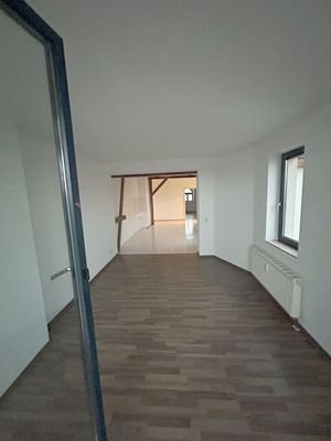 Blick in den Wohn-, Koch- u. Essbereich WE 4, DG
