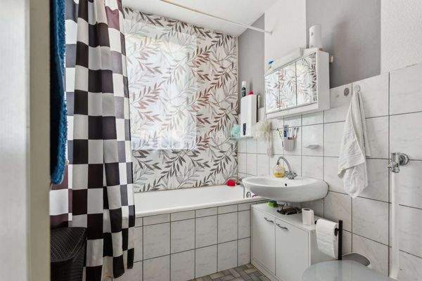 Badezimmer Wohnungsflur 1.OG rechts - Hausnummer 9