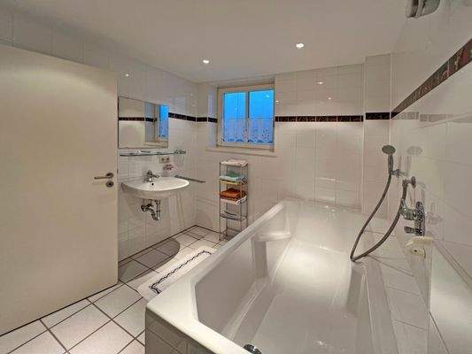 Badezimmer im Untergeschoss