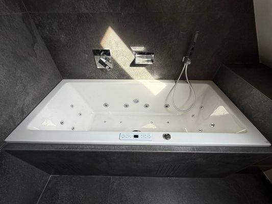 Whirlpoolwanne im DG