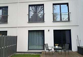 Westansicht mit Terrasse