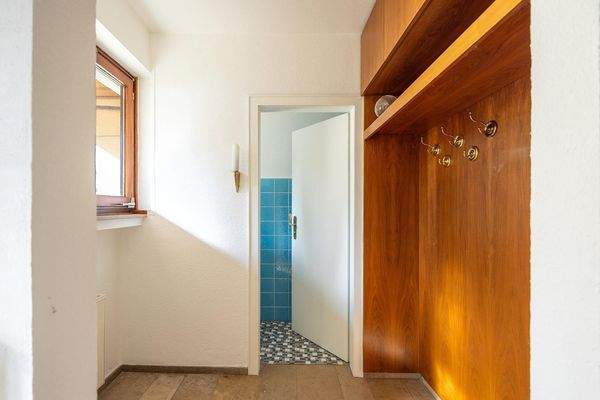 EG: Garderobe, Zugang Gäste WC