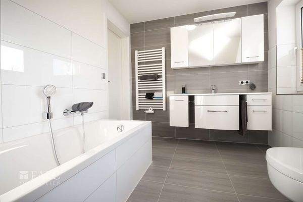   Badezimmer Dachgeschoss II