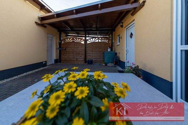 Sitzecke vor der Küche, im Vorgarten