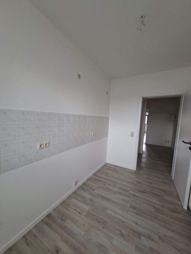 Neu sanierte 3 Raum Dachgeschosswohnung Zwickau Pölbitz ab sofort zu vermieten - Photo 2