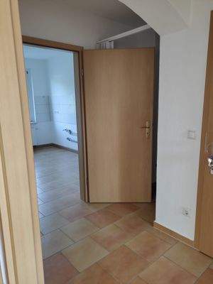 KH 23 EG links Blick in Küche und Nische mit Therme