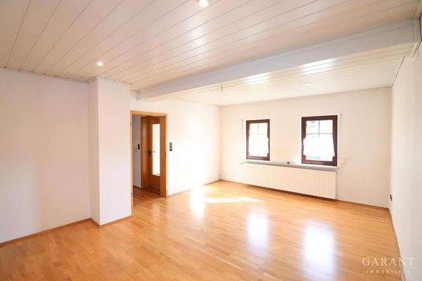 Großes helles Schlafzimmer