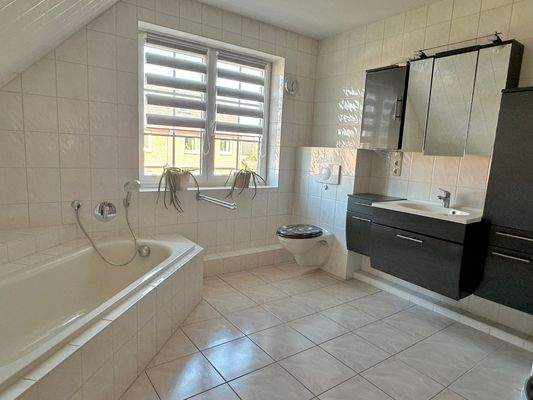 Wohlfühl- Badezimmer im Obergeschoss