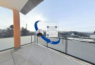 Überdachter Balkon mit Weitblick