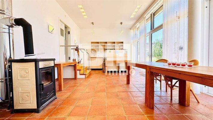 EG Hauptraum / Gastraum groß / Zugang Terrasse 1