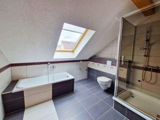 Bad im Dachgeschoss