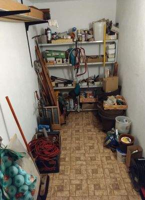 Abstellraum Gartengeräte u. Werkzeug.jpg
