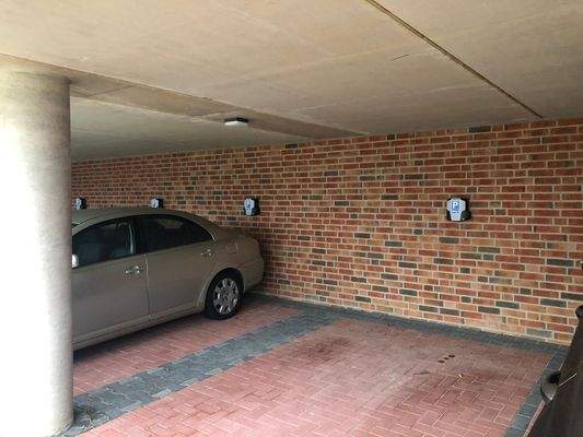 4 Parkplatz mit Wallbox.jpg