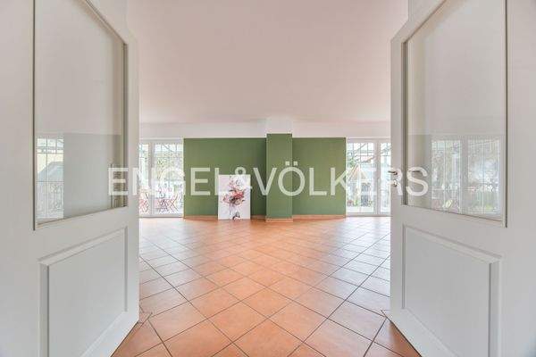 Lichtdurchfluteter Wohn- und Essbereich