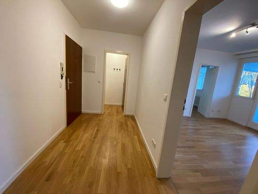 Flur, Abstellraum, Wohnzimmer rechts