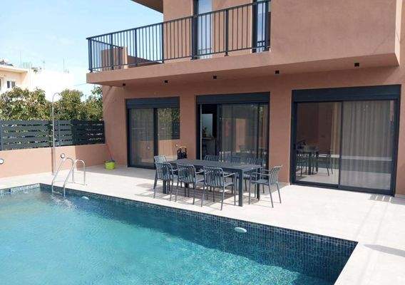 Kreta, Ligides: Großes modernes Haus in der Nähe des Agia-Sees zu verkaufen