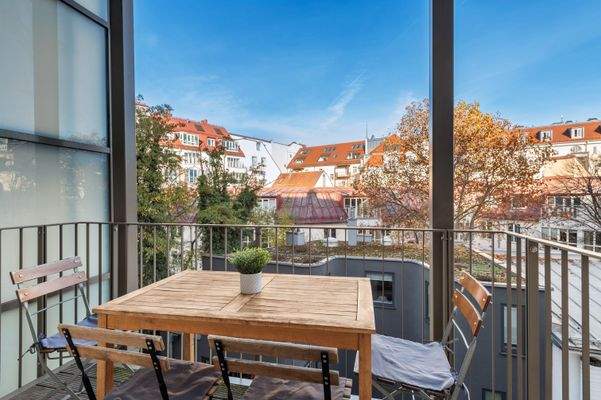 Balkon zum ruhigen Innenhof