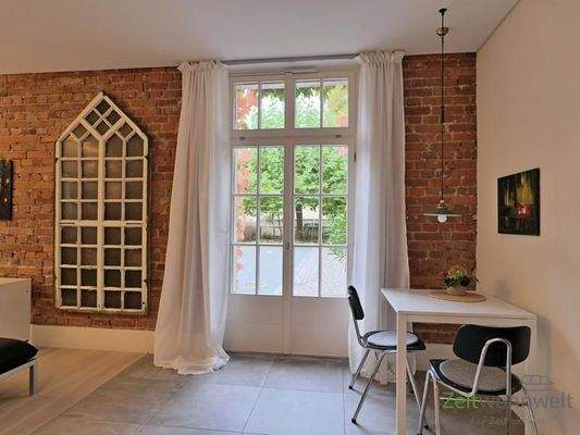 Esstisch am Terrassenausgang