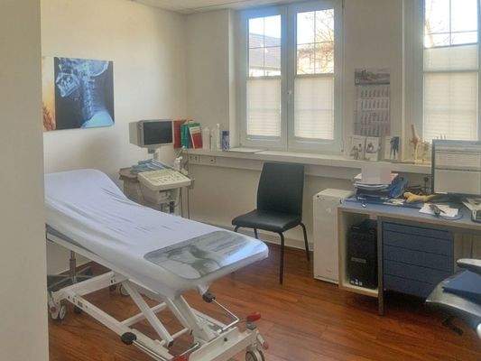 Orthopädie b Behandlungszimmer
