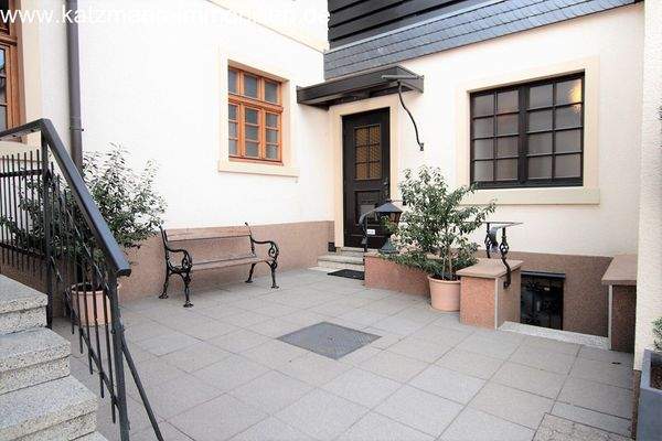  rechts: Anbau, Hier: Praxis (Eingang)