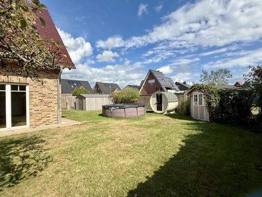 Garten mit Pool & Sauna