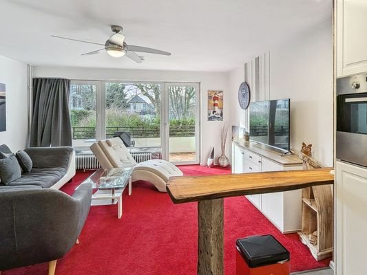 Wohnzimmer mit Balkon