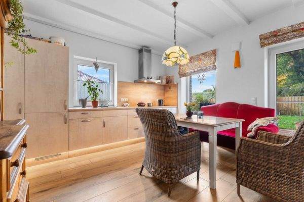 Offener Wohn- und Essbereich mit Küche