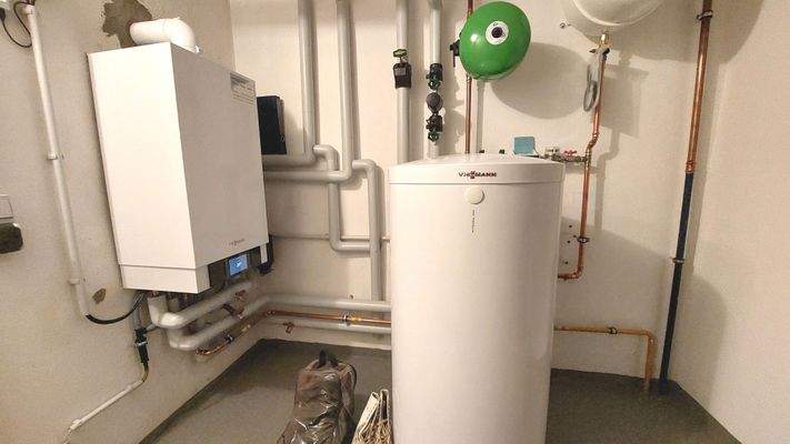 moderne Gas-Brennwertheizung von 2020