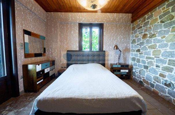 b4b227b1b16f4db4bd3a65f588dee47c-original