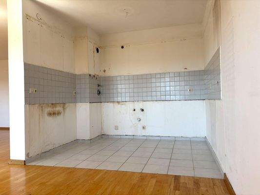 mit Platz für eine neue Küche