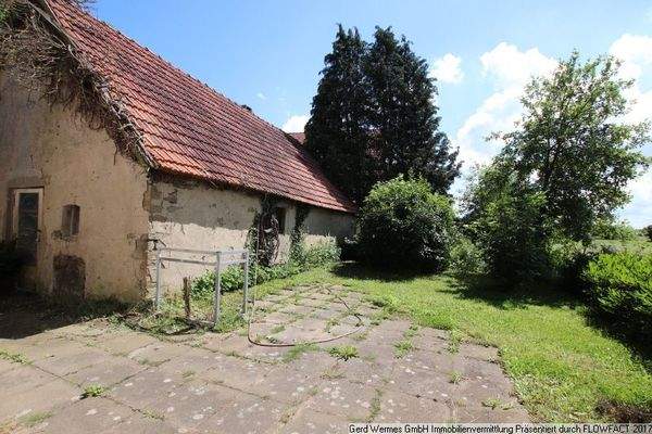 Gartenbereich mit Scheune