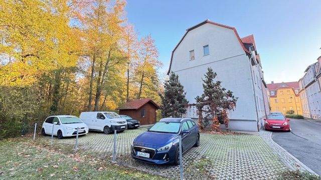 Ansicht der Parkplätze auf dem Grundstück