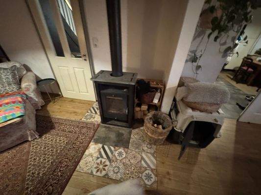 EG Zimmer 1 Ofen.JPG