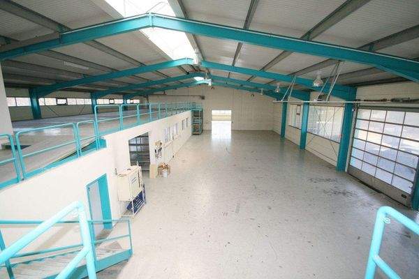 Halle mit Empore Teil 2.JPG