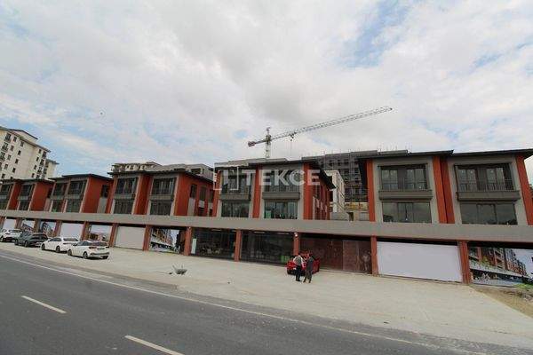 Villas in a Complex with Garden and Balconies in Basaksehir