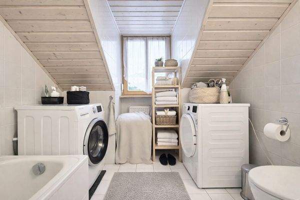 Badezimmer mit Fenster