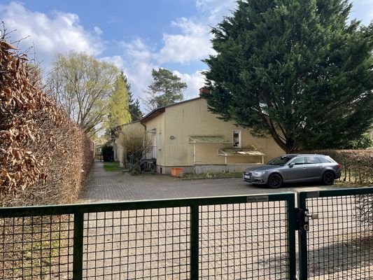 Reihenhäuser straßenseitig