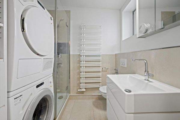 Oberes Bad (4.OG) mit Dusche