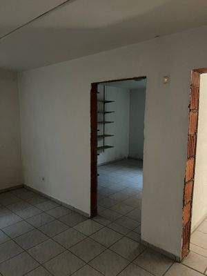 großer Keller zum kleinen Kellerraum