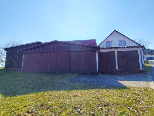 Doppelgarage mit Lagerhalle