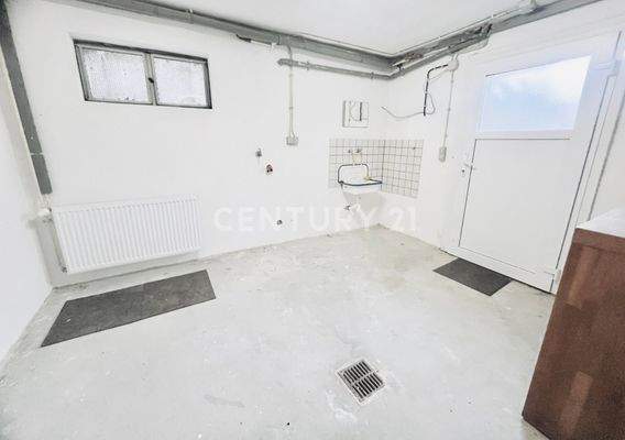 Praktischer Wasch- und Trockenraum