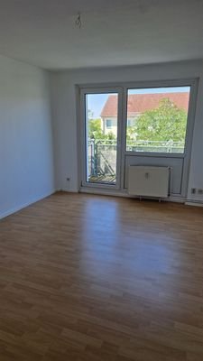 Wohnzimmer mit Balkon