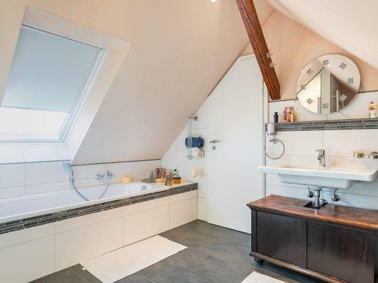 Vollbad im Dachgeschoss