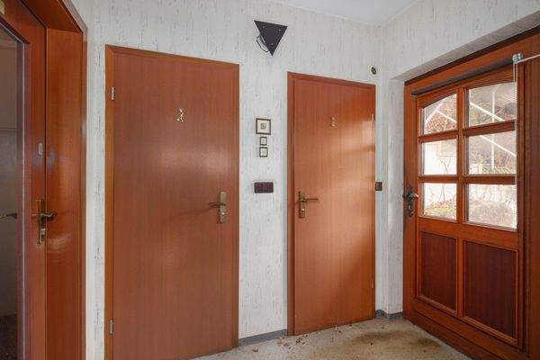 Toiletten und Eingangsbereich Nebengebäude