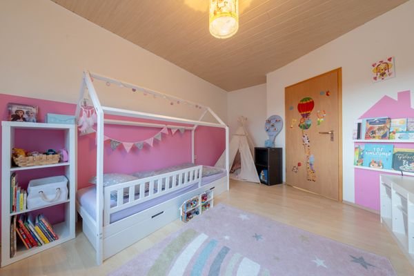 1.OG re. Kinderzimmer 