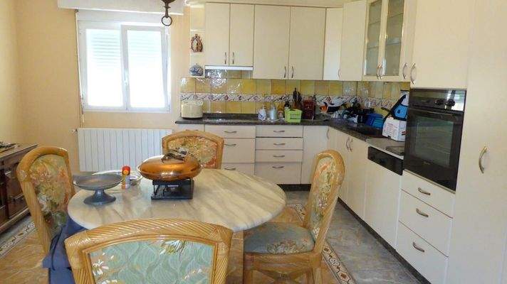 PE cocina sótano kitchen underbuilt.jpg