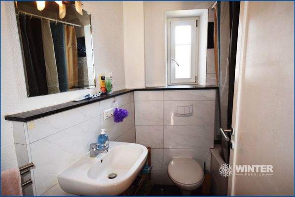 Bad mit Duschbadewanne