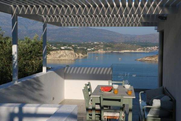 Kreta, Plaka: 2 Luxusvillen mit Tennisplatz, Olivenhain und atemberaubendem Meerblick zu verkaufen